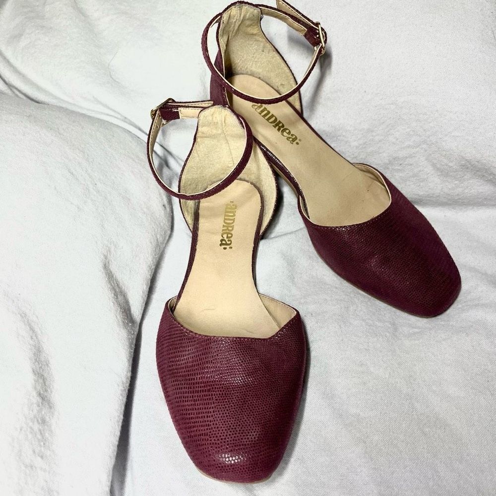 ANDREA WINE RED FLATS SANDALS GOLD TRIM SUEDE ANKLE STRAP W BUCKLE SQUARE TOE 6.
